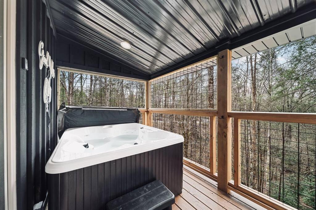 Honeymoon Couples Cabin Secluded, Hot Tub, Views Sevierville Exteriör bild