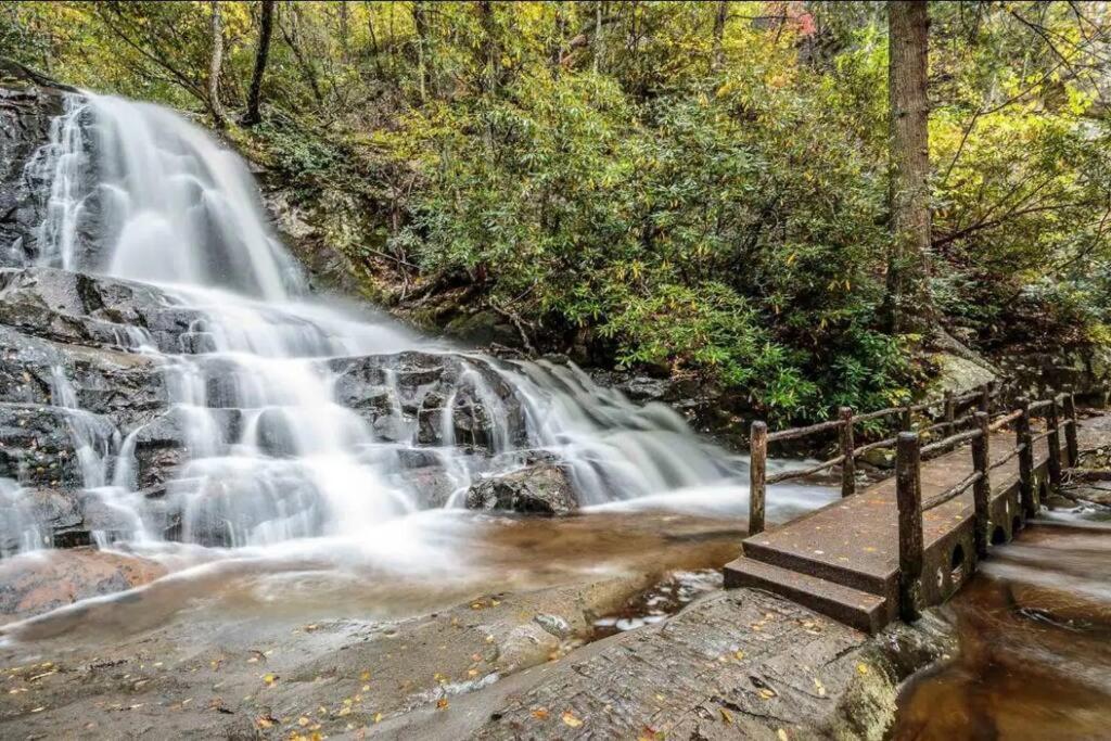 Honeymoon Couples Cabin Secluded, Hot Tub, Views Sevierville Exteriör bild